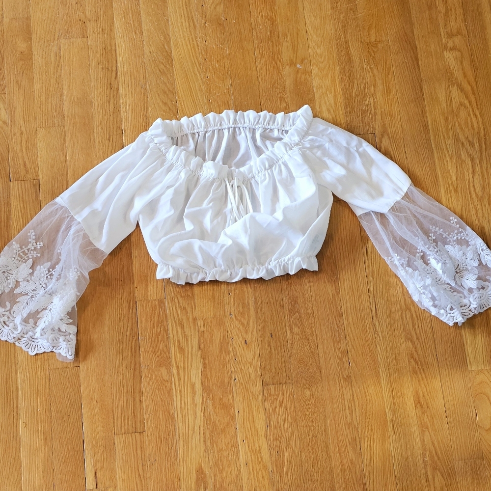 White Cropped Top With Sheer Sleeves sz m